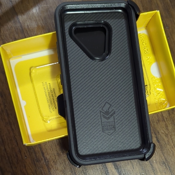 OtterBox Defender Series Black Case for LG G8 ThinQ - Picture 3 of 7